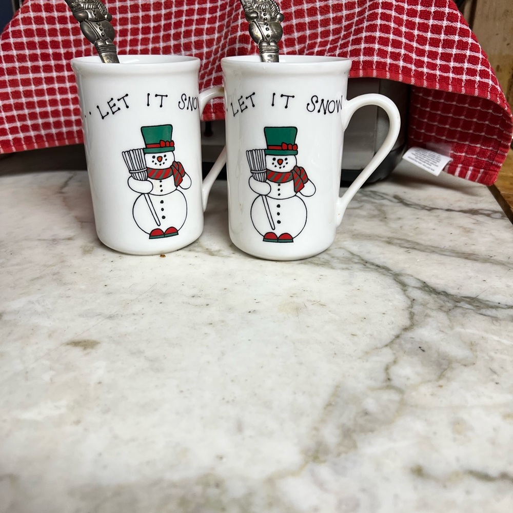 Snowman Themed White Mugs Set